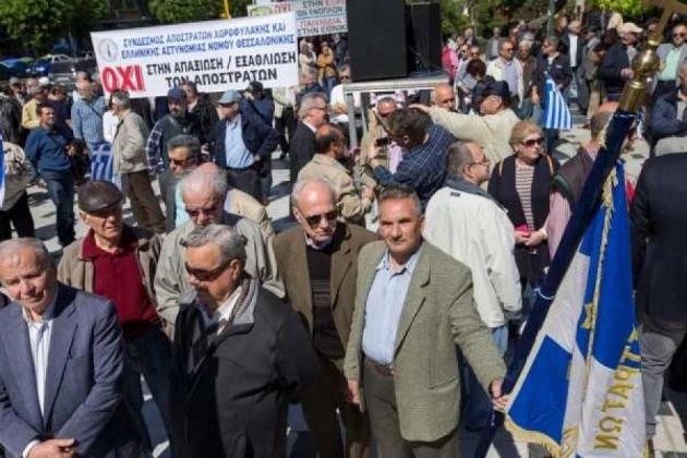 Στα «κάγκελα» οι απόστρατοι με Αχτσιόγλου για τις κρατήσεις